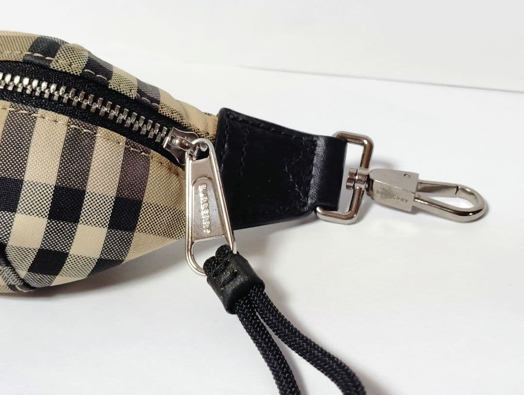 バーバリー ノバチェック ミニポーチ バッグチャーム キーリング