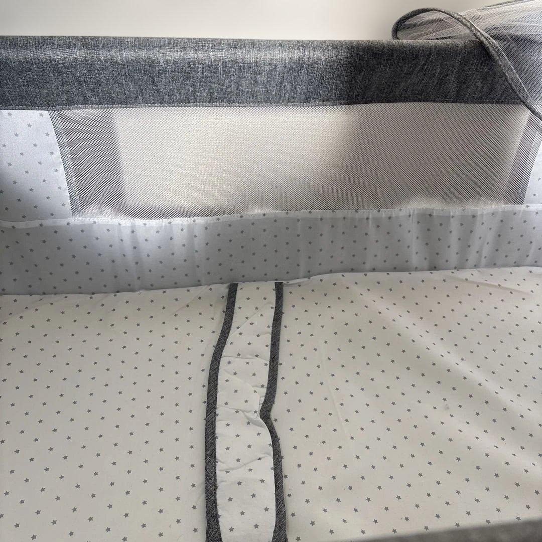 【美品】グレー　ベビーベッド 蚊帳カバー付き