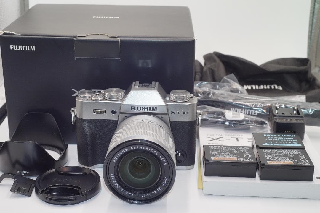 美品　FUJIFILM X-T30 XC16-50mmレンズ付き