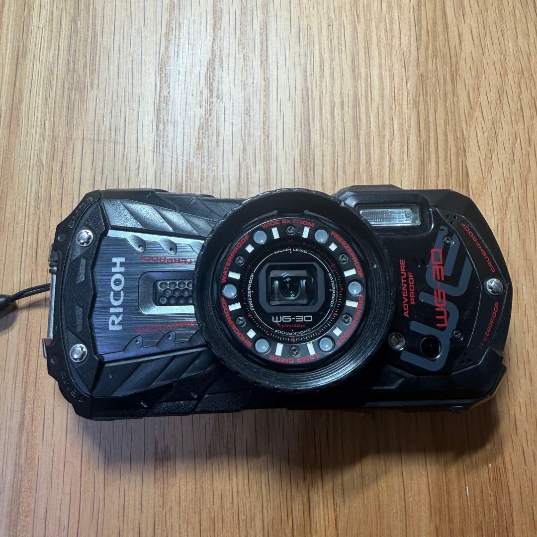 RICOH WG-30 防水デジタルカメラ 純正＋社外バッテリー計3個 充電器付