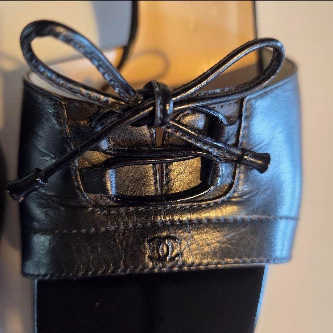 シャネル　 ブラック　レザーサンダル 中ヒール　リボン付き　22.5㎝