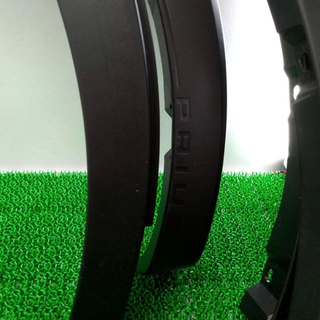 トヨタ　60プリウスGグレード フェンダーモール素地