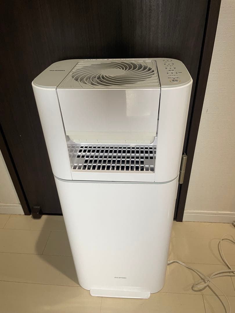 サーキュレーター除湿機　2022年製　衣類乾燥除湿機　アイリスオーヤマ