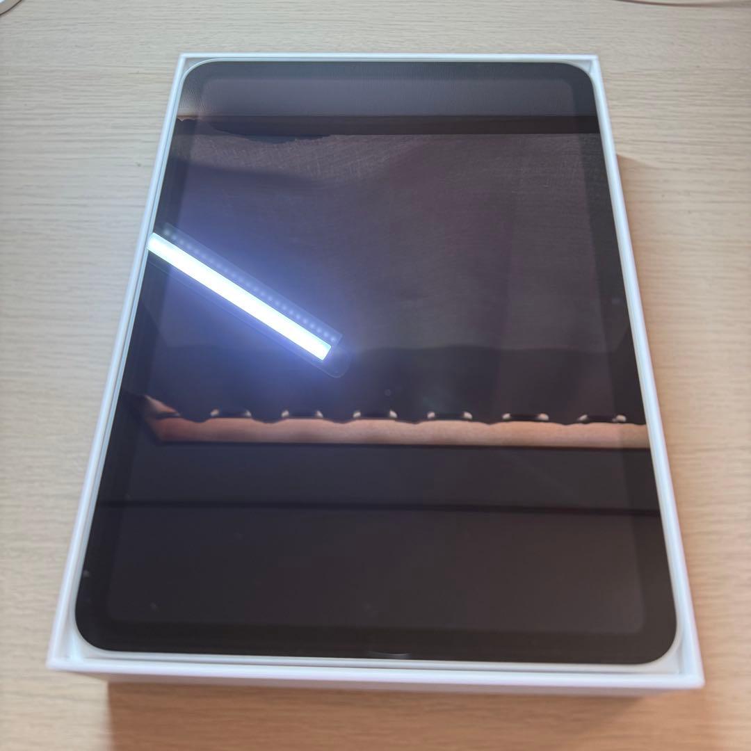 【美品】iPad (第10世代) WiFiモデル 箱ケーブル付き