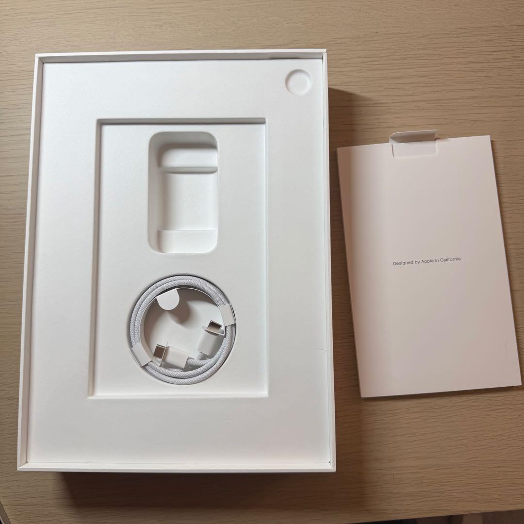 【美品】iPad (第10世代) WiFiモデル 箱ケーブル付き