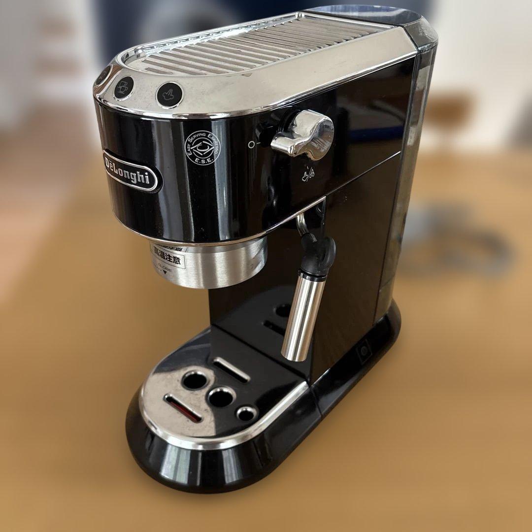 デロンギ　デディカ　 エスプレッソマシン　イリーカフェポッド付き‼︎