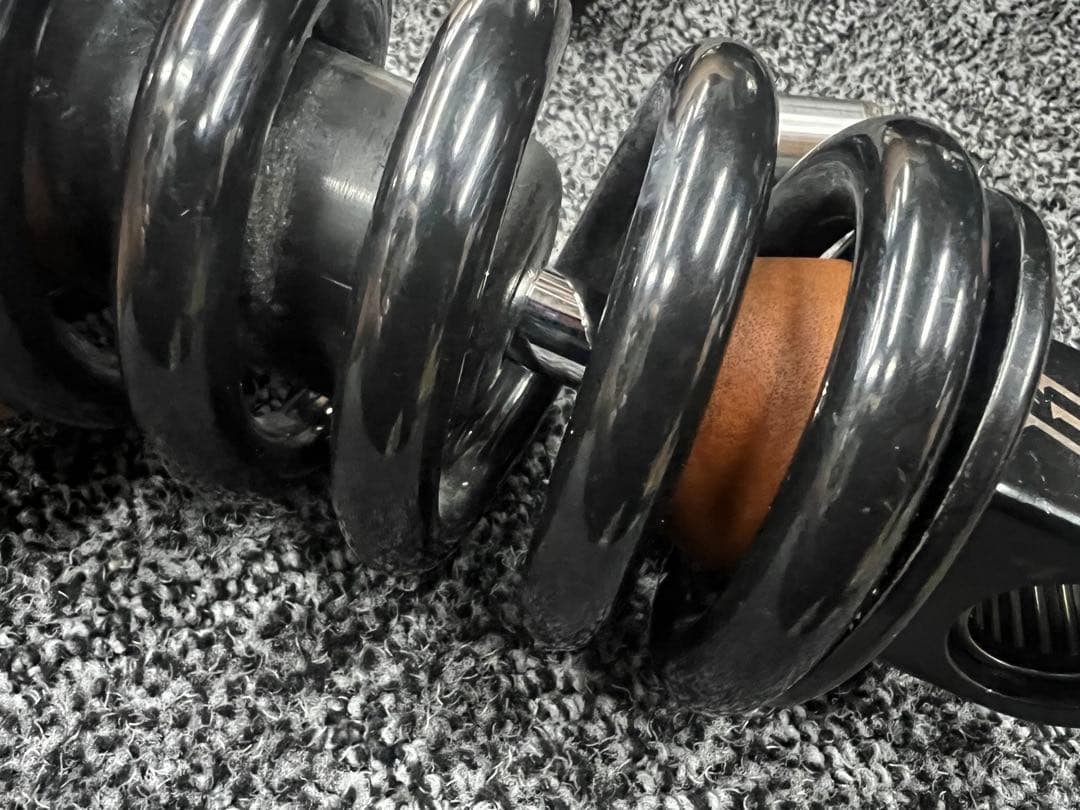 FXBRS 純正リアショックロワリングキット付き