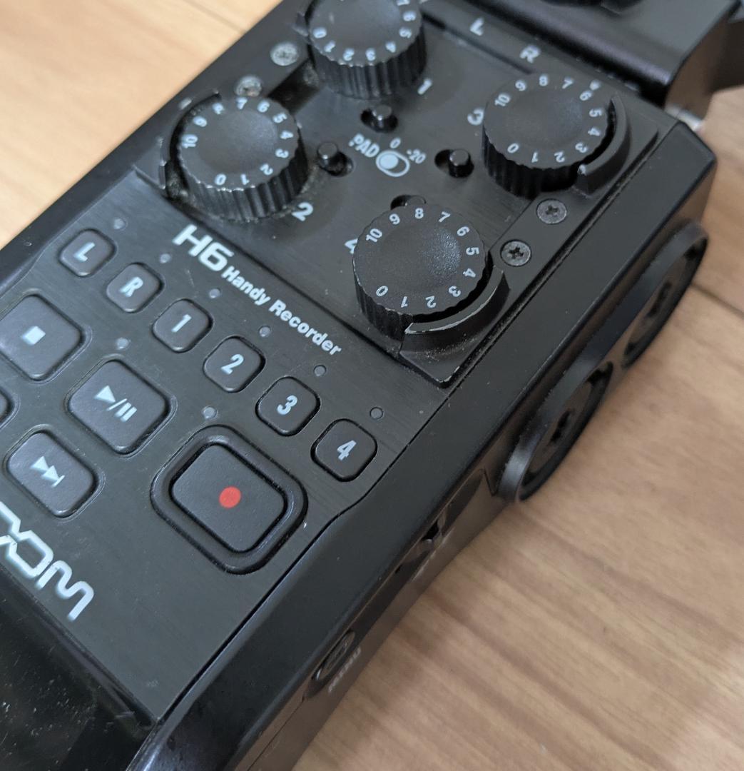 ZOOM H6 Handy Recorder 本体と付属品
