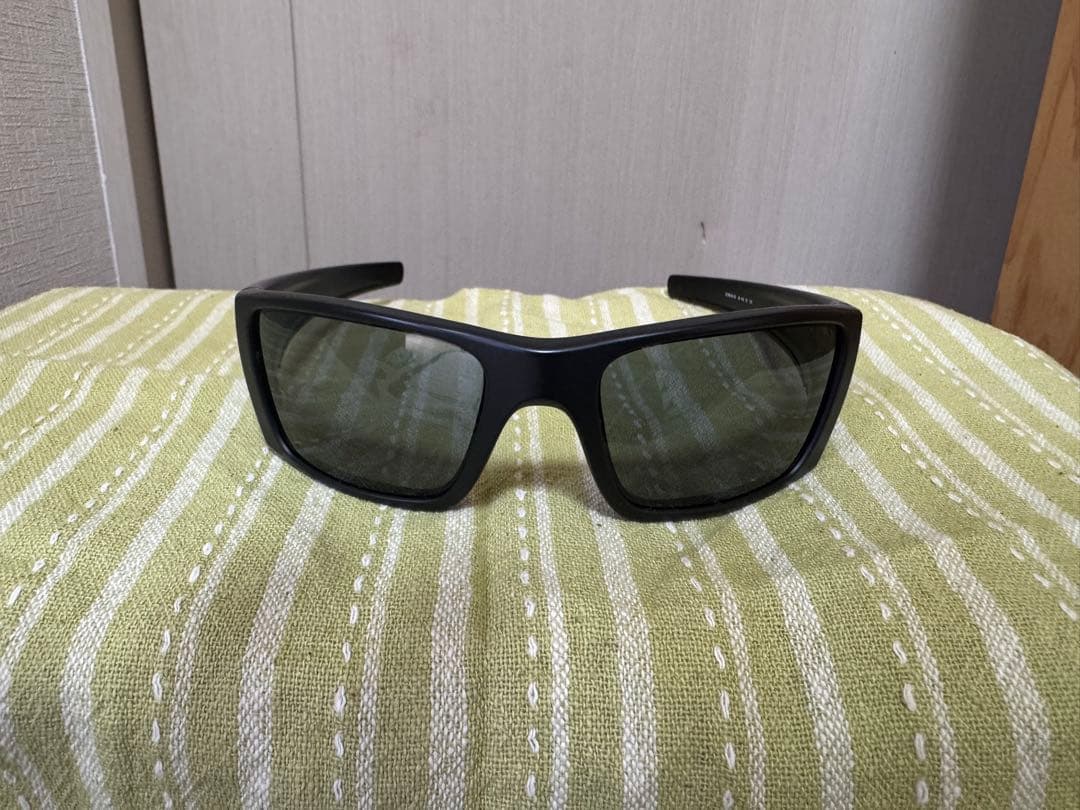 OAKLEY Fuel Cell (偏光レンズ)サングラス　ブラック