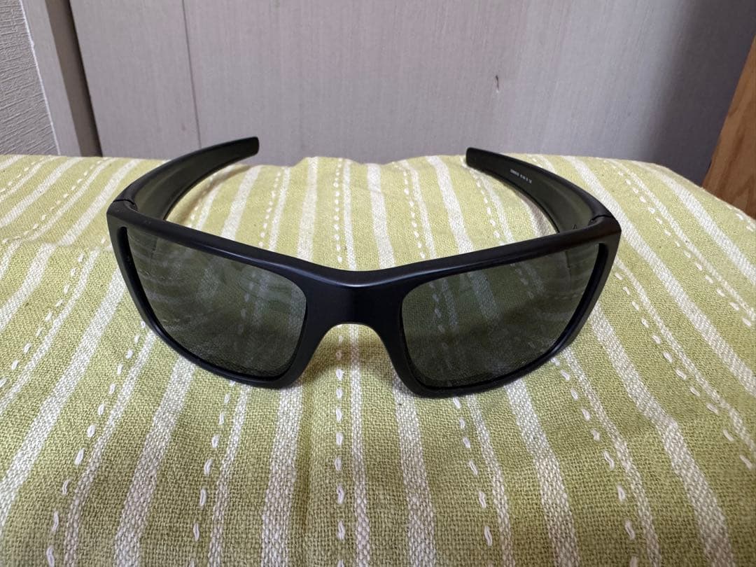 OAKLEY Fuel Cell (偏光レンズ)サングラス　ブラック