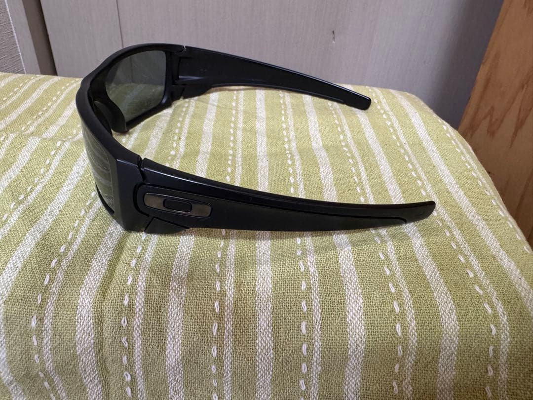 OAKLEY Fuel Cell (偏光レンズ)サングラス　ブラック