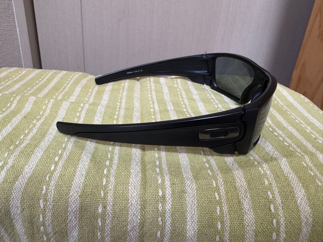 OAKLEY Fuel Cell (偏光レンズ)サングラス　ブラック