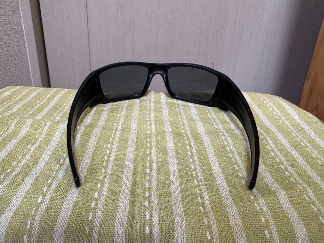 OAKLEY Fuel Cell (偏光レンズ)サングラス　ブラック