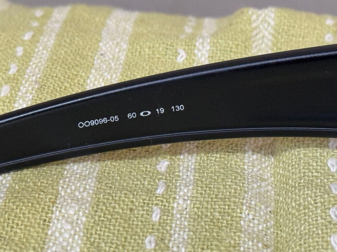 OAKLEY Fuel Cell (偏光レンズ)サングラス　ブラック