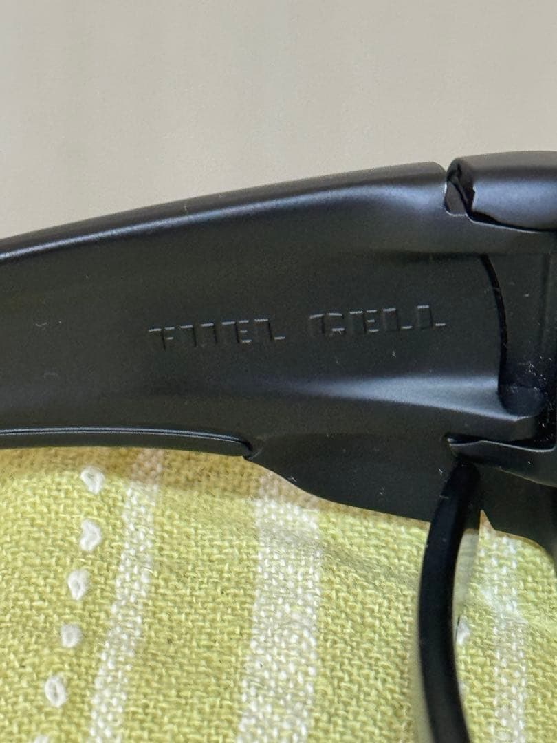 OAKLEY Fuel Cell (偏光レンズ)サングラス　ブラック