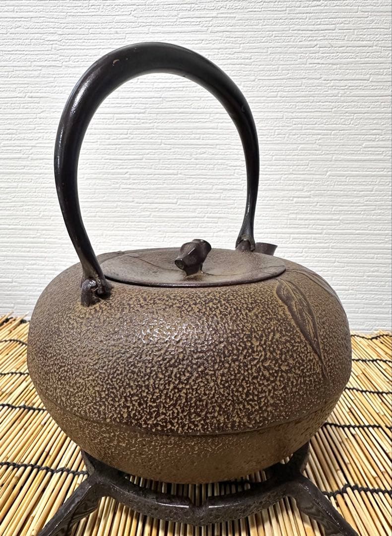 未使用品　南部伝統工芸士 及川寛治作　１５型姥口 柑橘文様　南部鉄瓶　南部鉄器