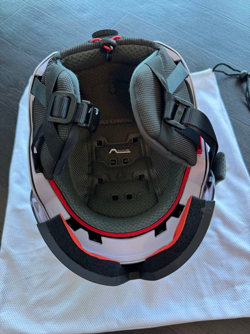 ATOMIC スキー用ヘルメット キッズSサイズ（51-55cm）バイザー付き