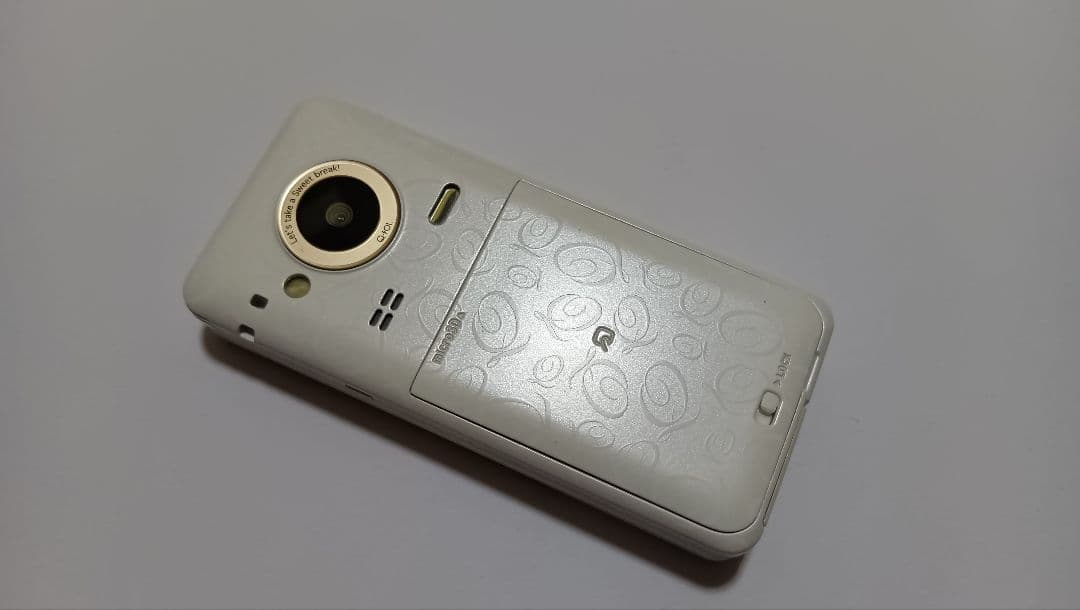 ドコモ　携帯電話　Q-POT SH04C ビスケット　ガラケー
