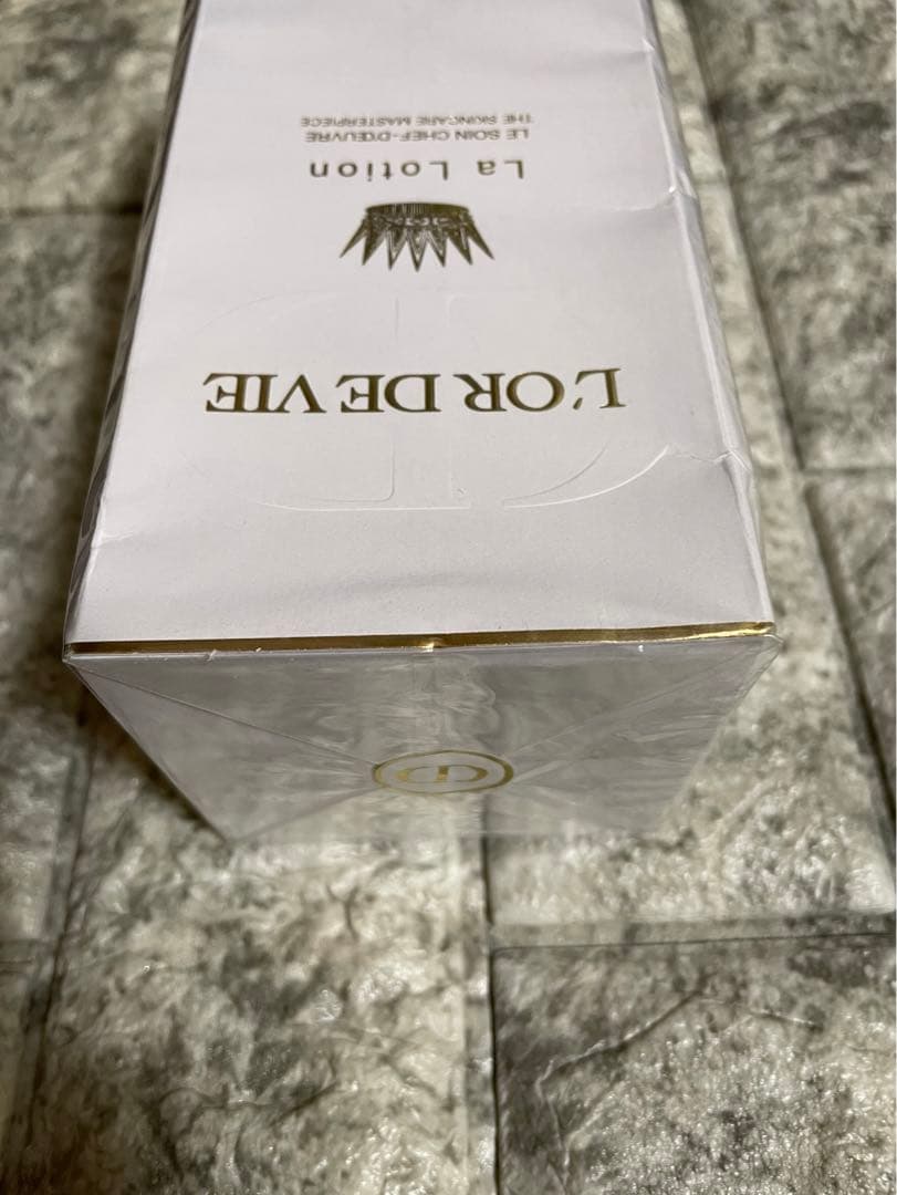 凹み有ります　ディオール オー・ド・ヴィ ラ ローション180ml