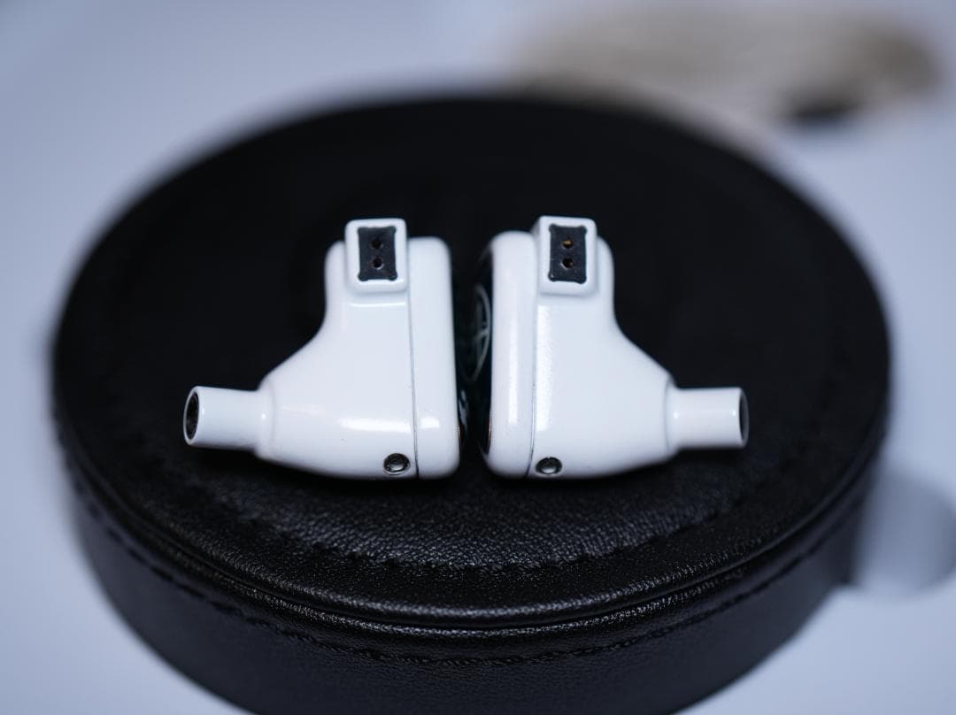 イヤホン 64audio Fourte Blanc