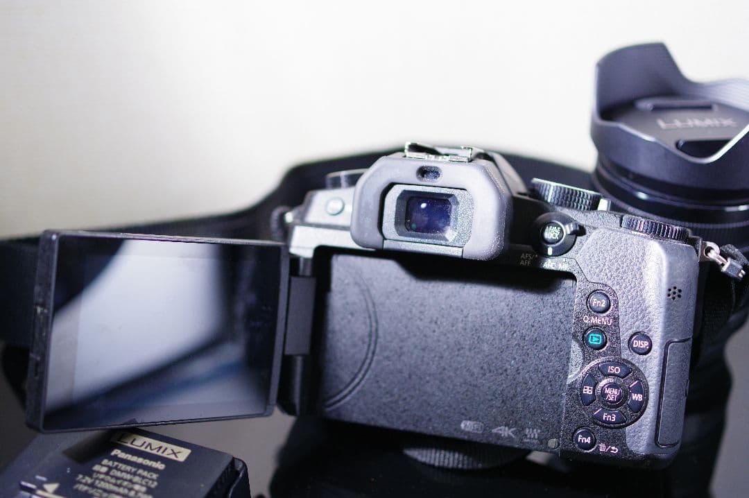 【美品】Panasonic DMC−G8Mミラーレス一眼カメラ　標準レンズキット