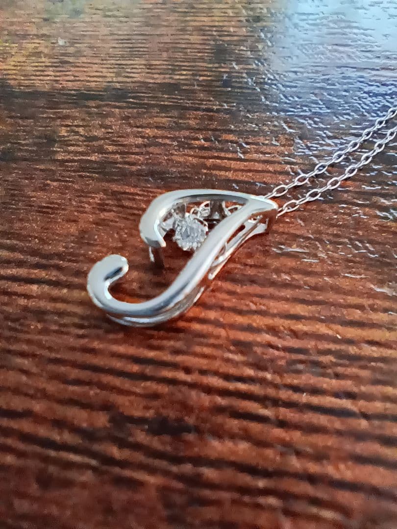 波の形状 ペンダント ネックレス