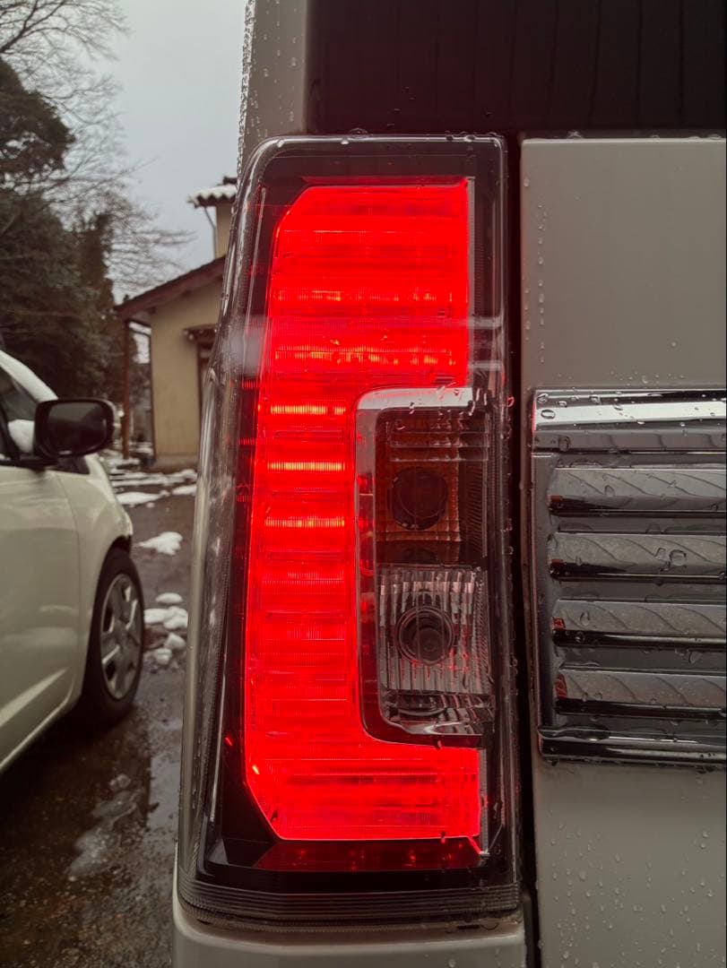 シフォン（ダイハツ　タントOEM） 純正テールレンズ　左右セット　後期カスタム