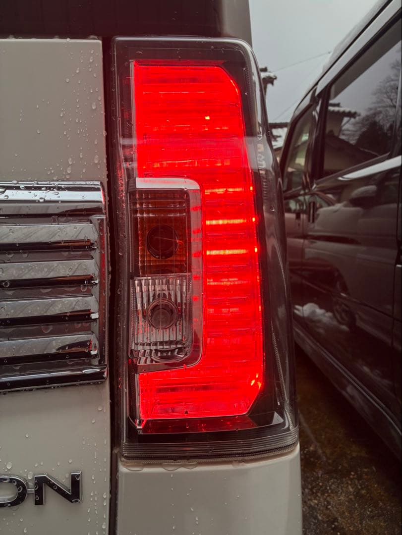 シフォン（ダイハツ　タントOEM） 純正テールレンズ　左右セット　後期カスタム