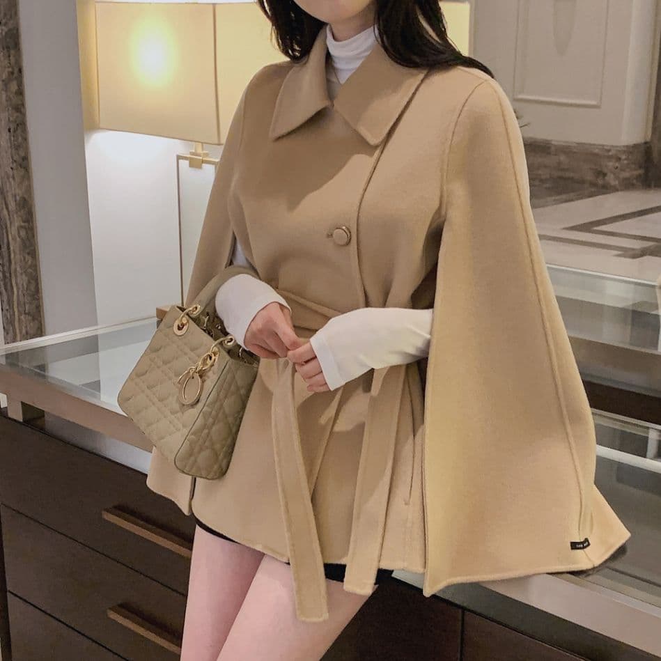 【新品タグ付き】サイドボタンハンドメイドケープジャケット ベージュ