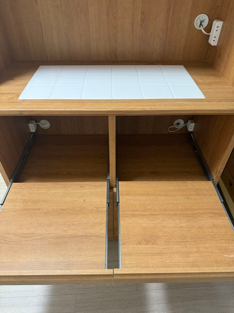 木目調 食器棚・キッチンカウンター