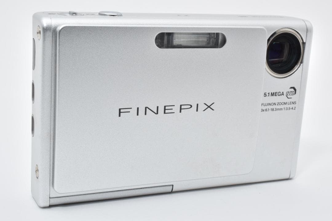 【お値下げ歓迎・ほぼ新品】 FUJIFILM FinePix Z3 シルバー