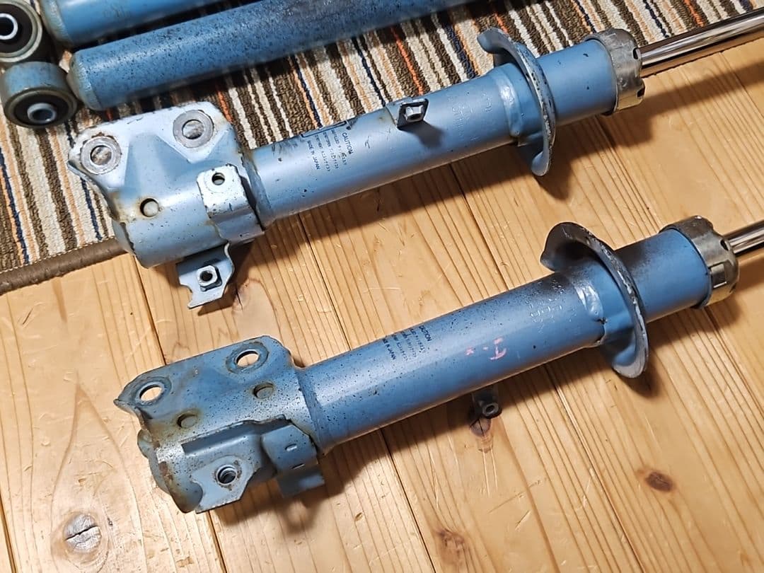 L235S エッセ カヤバ New SRスペシャル 1台分 ショックアブソーバー