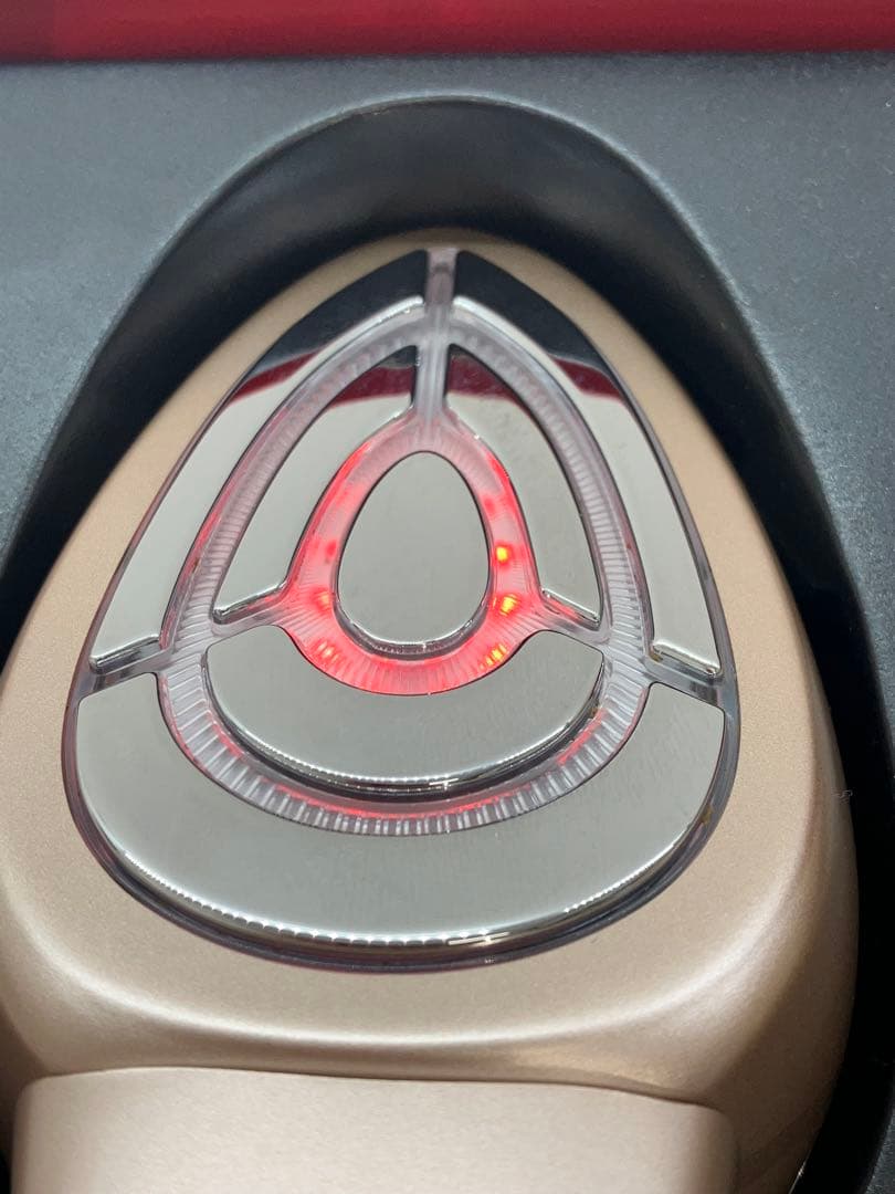 ME ラボンエクラ美顔器　IKKO プロデュース