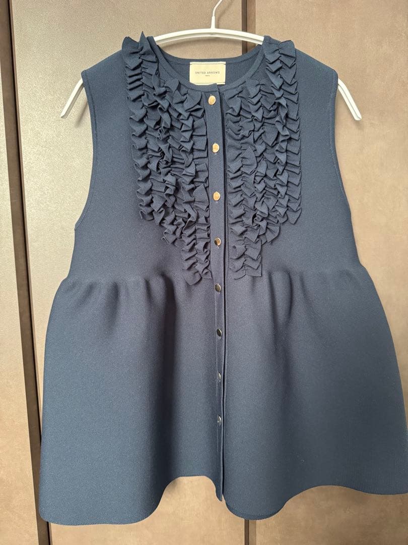 ユナイテッドアローズ　ミニフリル　ニットベスト