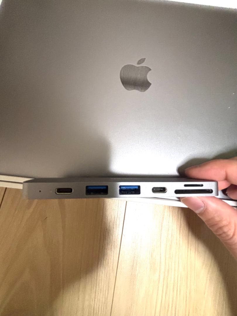 Apple MacBook air本体＋Anker Hubセット