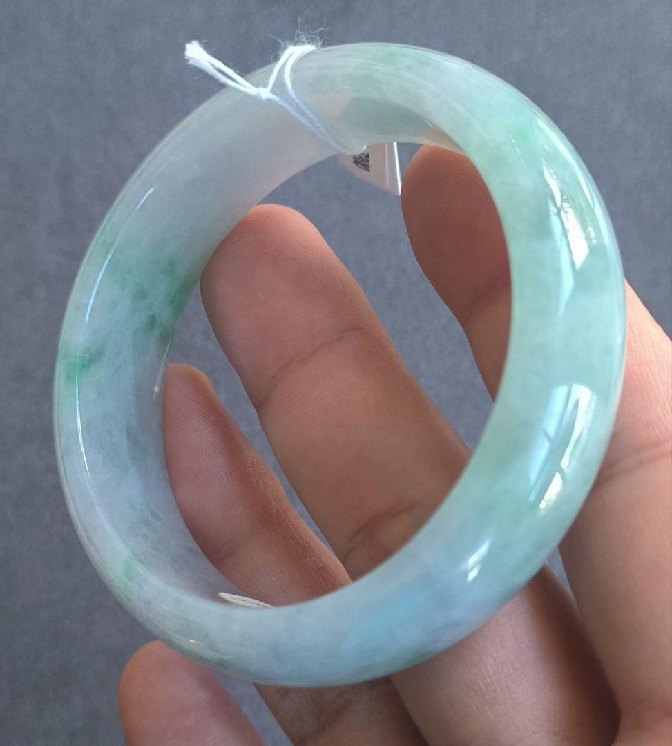 あかおかずき【鑑別書付】ミャンマー産アイス翡翠バングル（57ミリ）7300
