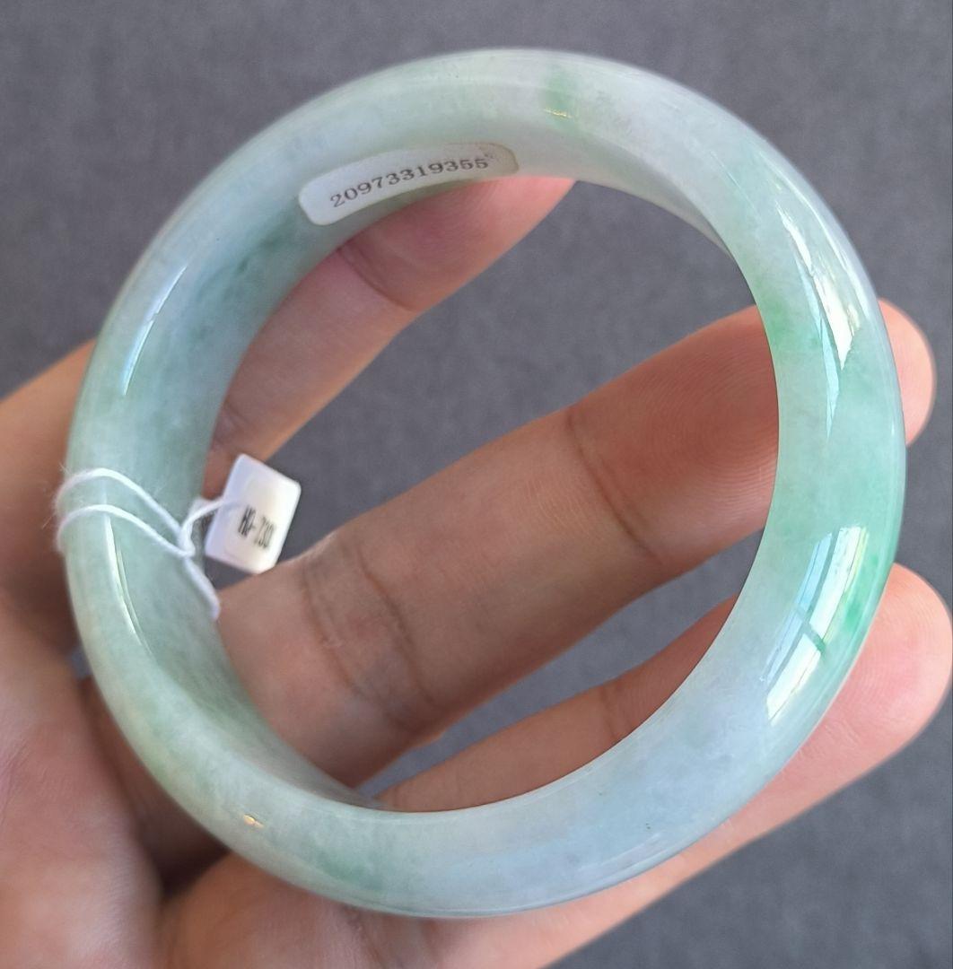 あかおかずき【鑑別書付】ミャンマー産アイス翡翠バングル（57ミリ）7300