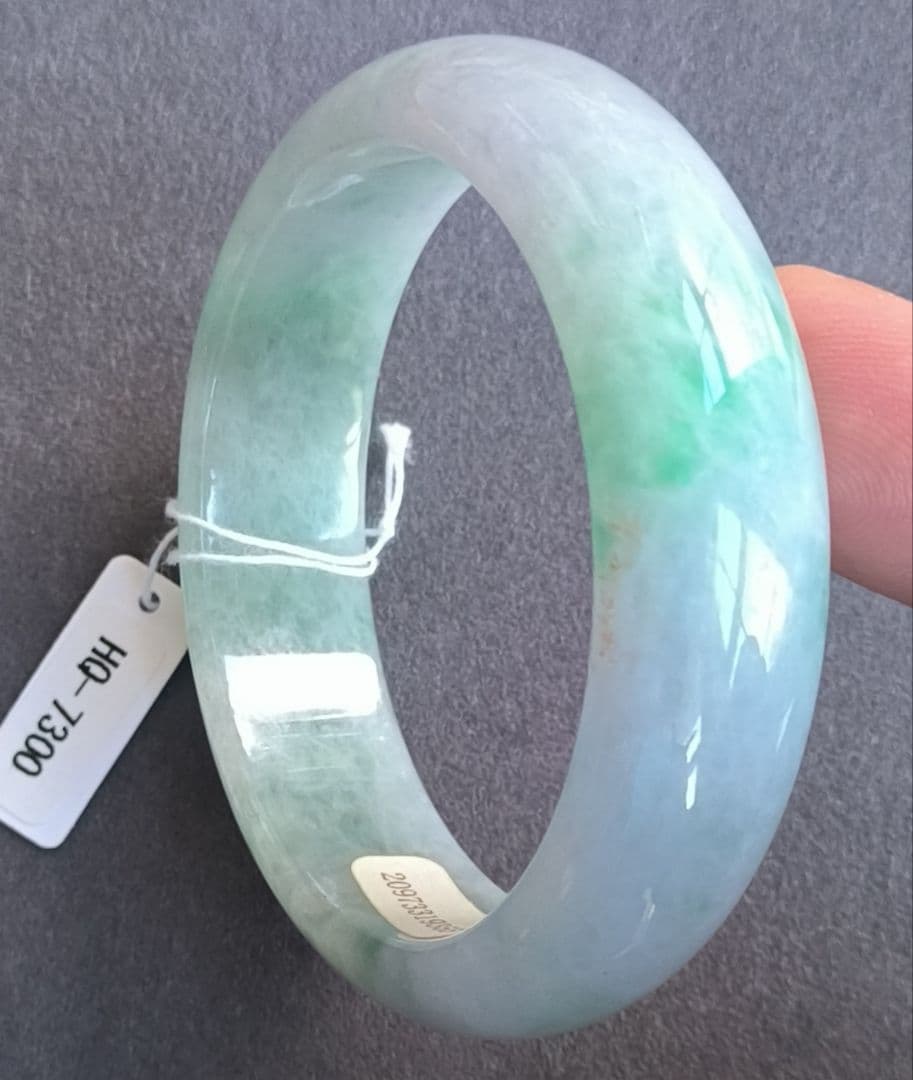 あかおかずき【鑑別書付】ミャンマー産アイス翡翠バングル（57ミリ）7300