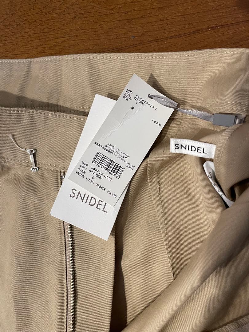 スナイデル　カーキパンツ　春夏秋冬