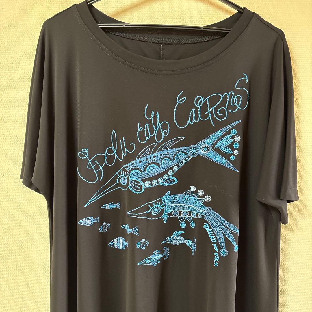 『未使用に近い』⭐️トクコプルミエヴォル⭐️黒地に魚刺繍ラグラン裾フリルチュニック❣️