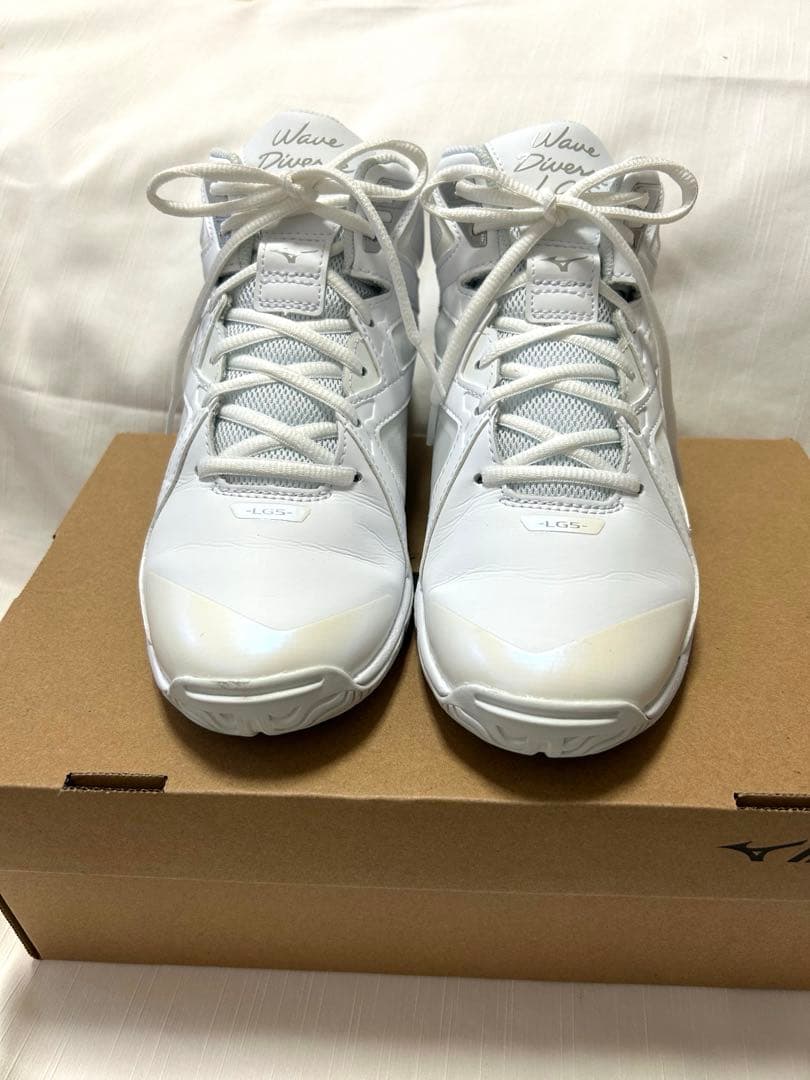 美品最新ミズノウェーブダイバースLG5 24.０cm 3Eホワイト