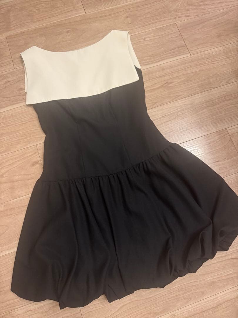 ワンピース herlipto Two-Tone Balloon Mini Dress