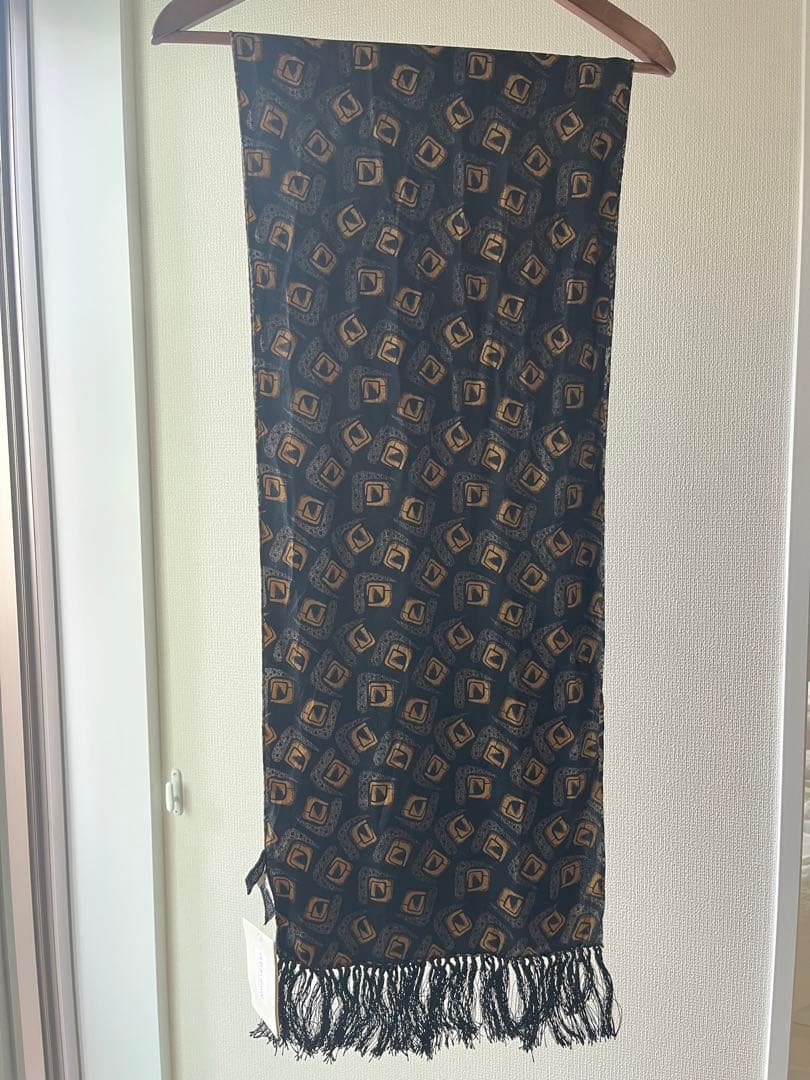 【新品】Giorgio Armani 幾何学模様　100%シルクストール