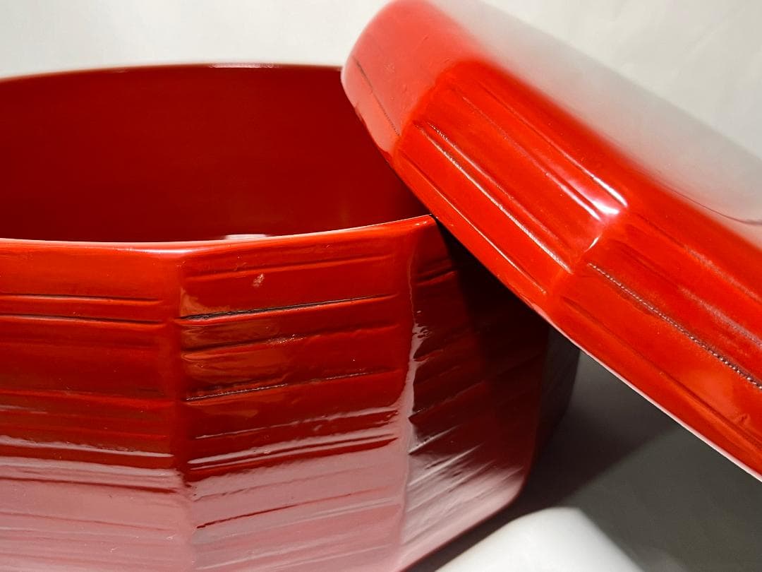 No 11 【たたき彫古代朱くり抜き茶櫃】定価：120,000円