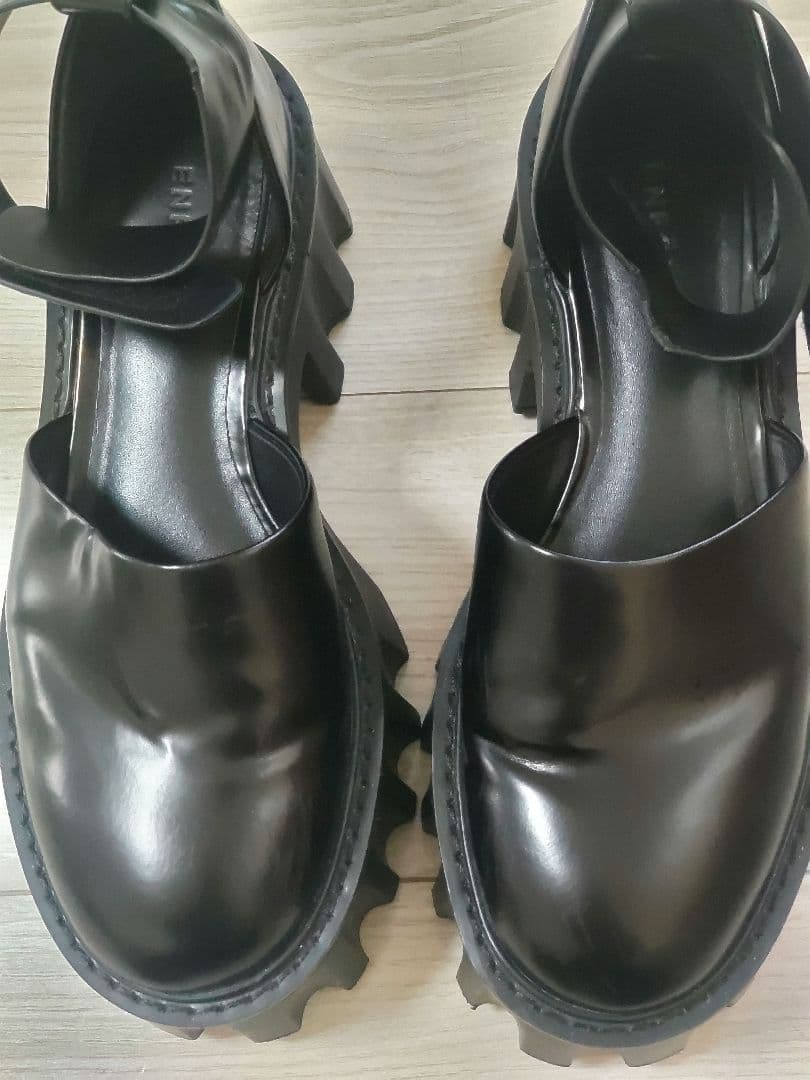 ENFOLD■レザーアンクルストラップ厚底サンダル エンフォルド ブーツ