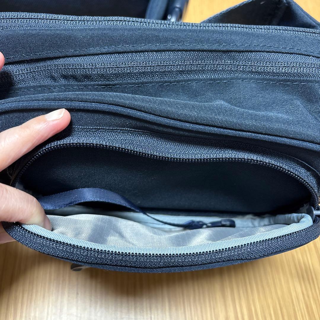 Pomulu ヒップシート ネイビー