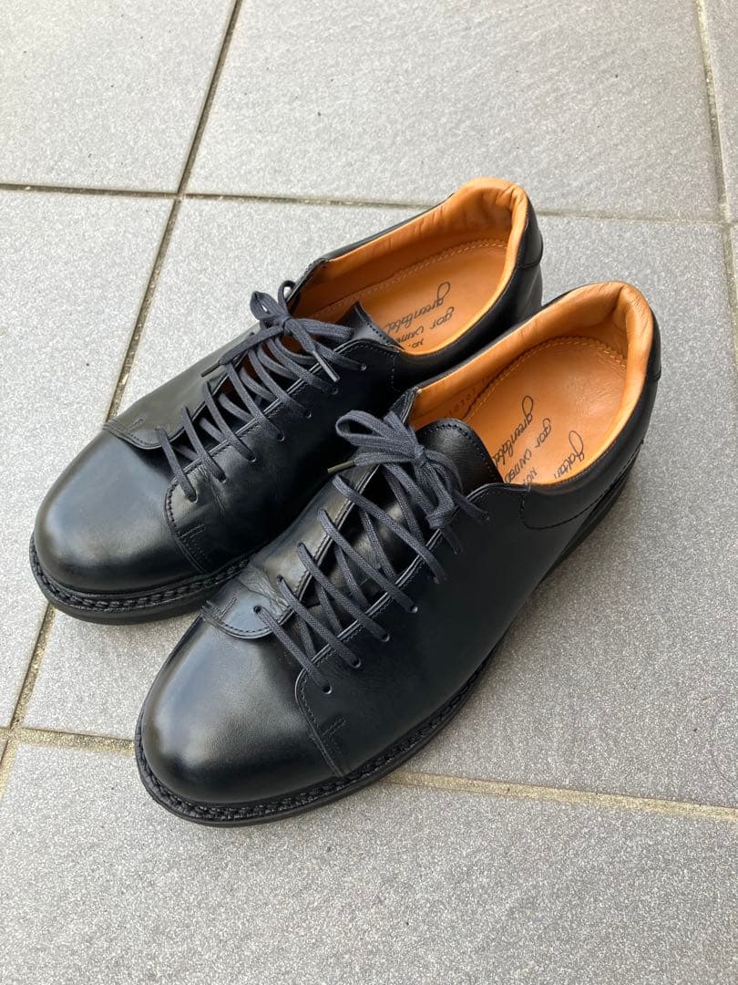 ジャランスリワヤ　ドレススニーカー