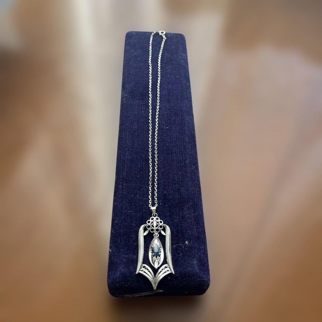 半*い様 シルバーペンダントネックレス 青色ストー５０年前　名前彫ってあります。