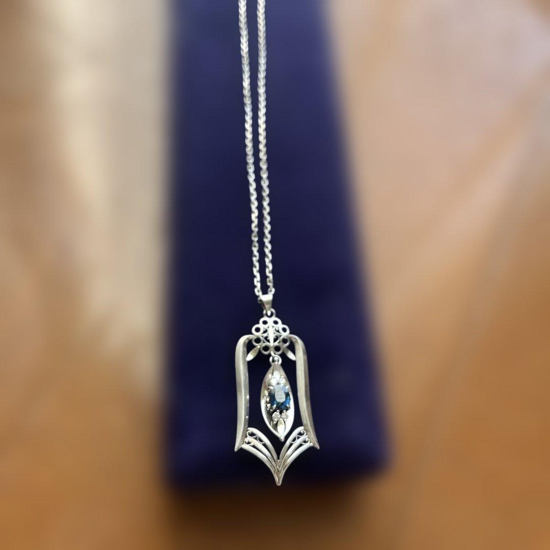 半*い様 シルバーペンダントネックレス 青色ストー５０年前　名前彫ってあります。