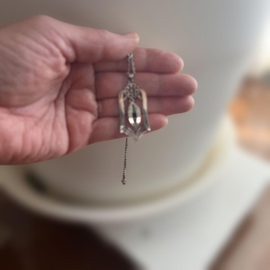 半*い様 シルバーペンダントネックレス 青色ストー５０年前　名前彫ってあります。